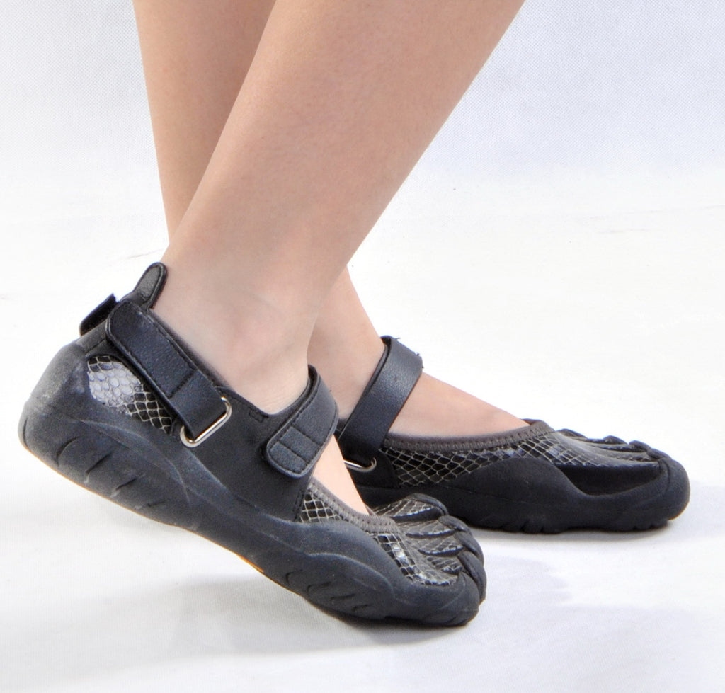 Outdoor 5 Toes Lightweight Leather Sneakers