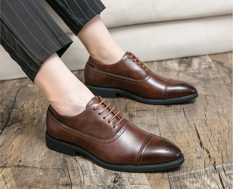 Red Sole Retro Carved Lace-up Oxfords