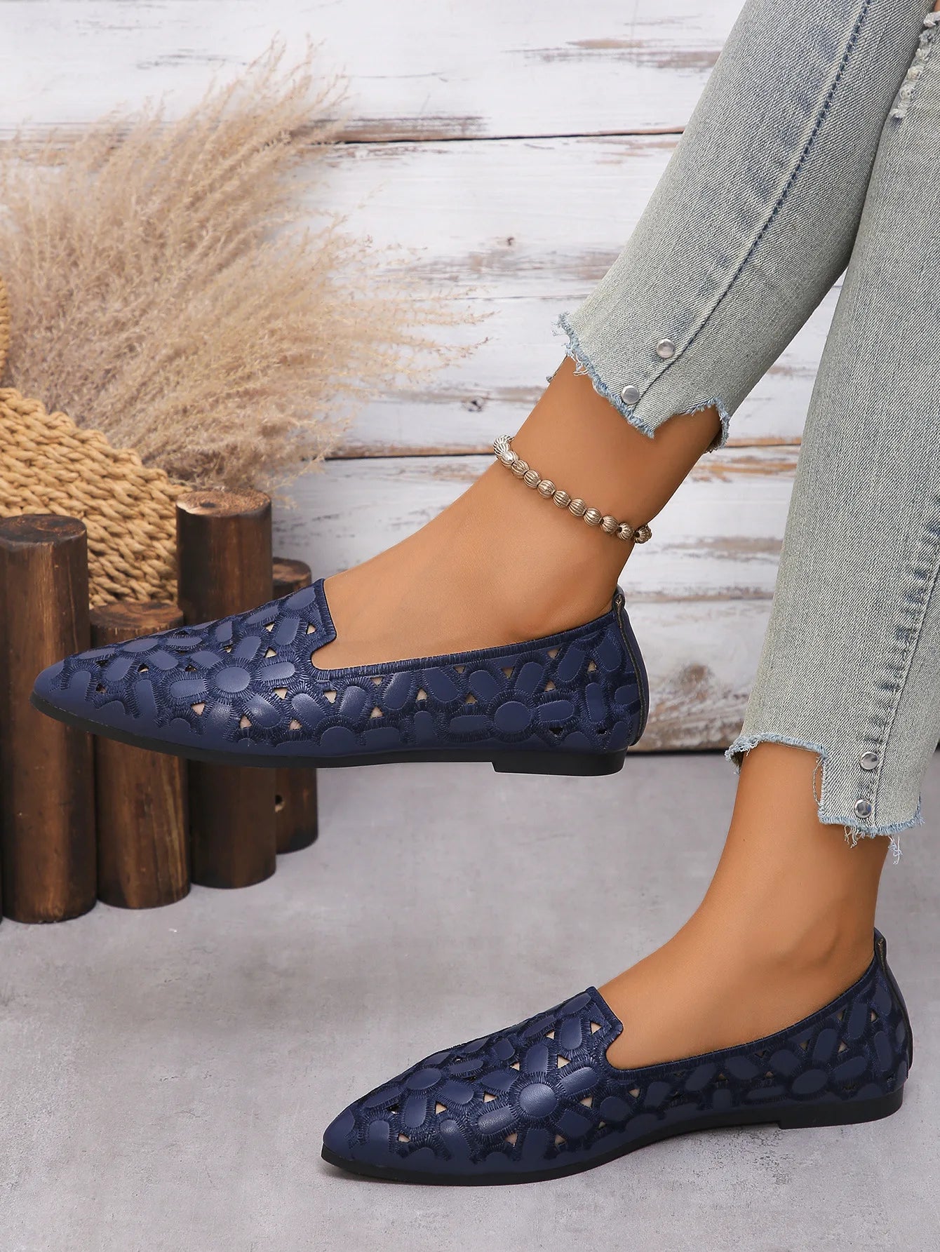 Embroidery Breathable Square Heel Loafers